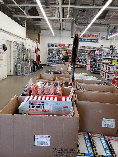 Hardware Store «Harbor Freight Tools», reviews and photos, 1349 N Blackstone Ave, Fresno, CA 93703, USA