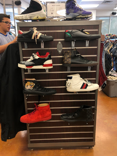 Clothing Store «Uptown Cheapskate», reviews and photos, 929 E Commercial Blvd, Oakland Park, FL 33334, USA