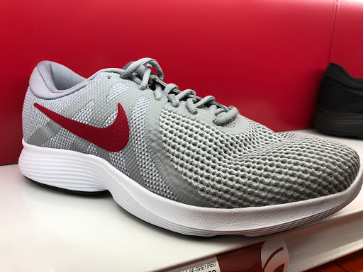 Shoe Store «Famous Footwear», reviews and photos, 3606 Metro Dr, Council Bluffs, IA 51501, USA