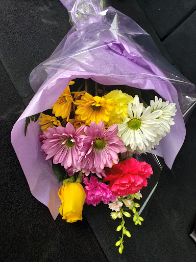 Florist «K & V Florist», reviews and photos, 23 Fee Fee Rd, Maryland Heights, MO 63043, USA