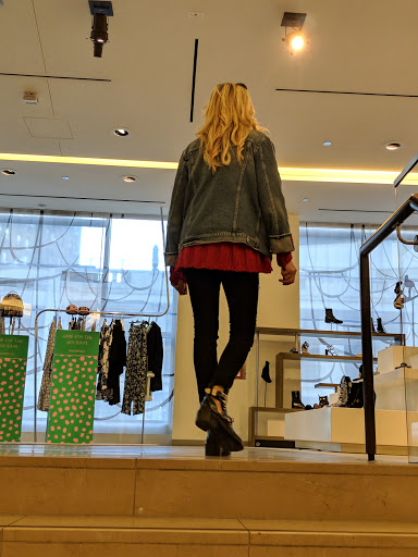 Department Store «Barneys New York, Chicago», reviews and photos, 15 E Oak St, Chicago, IL 60611, USA