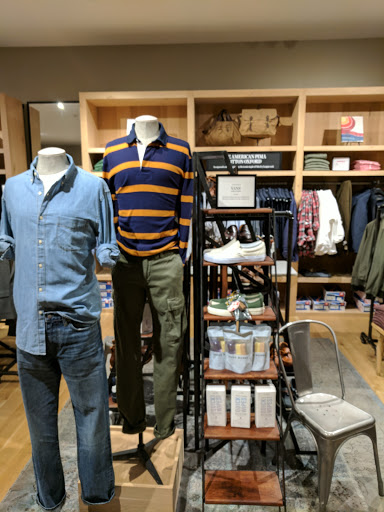 Clothing Store «J.Crew», reviews and photos, 3423 N Southport Ave, Chicago, IL 60657, USA