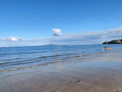 Photo de Browns Bay Beach zone des équipements