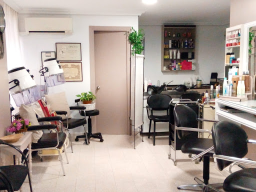 Información y opiniones sobre Peluquería Rocío de Sevilla