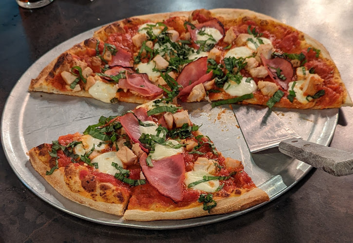 #10 best pizza place in Houston - Luna Pizzeria