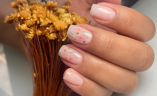 Logo da empresa - Rafaela Velloso Nail Designer
