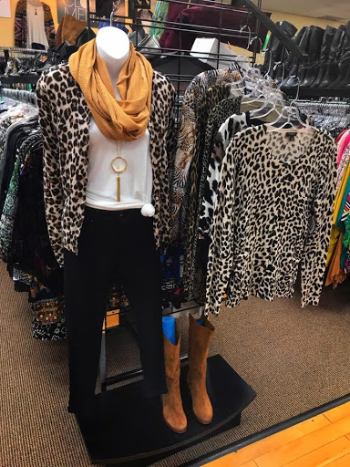 Used Clothing Store «Clothes Mentor Strongsville», reviews and photos, 15143 Pearl Rd, Strongsville, OH 44136, USA