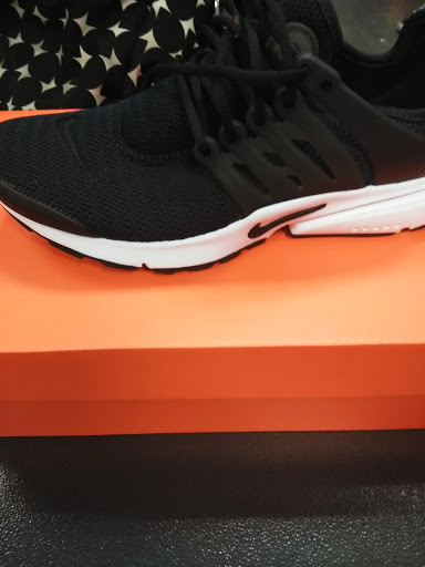 Sporting Goods Store «Nike Clearance Store», reviews and photos, 5000 S Arizona Mills Cir #240, Tempe, AZ 85282, USA