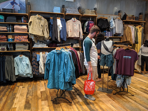 Clothing Store «Patagonia Chicago The Magnificent Mile®», reviews and photos, 48 E Walton St, Chicago, IL 60611, USA