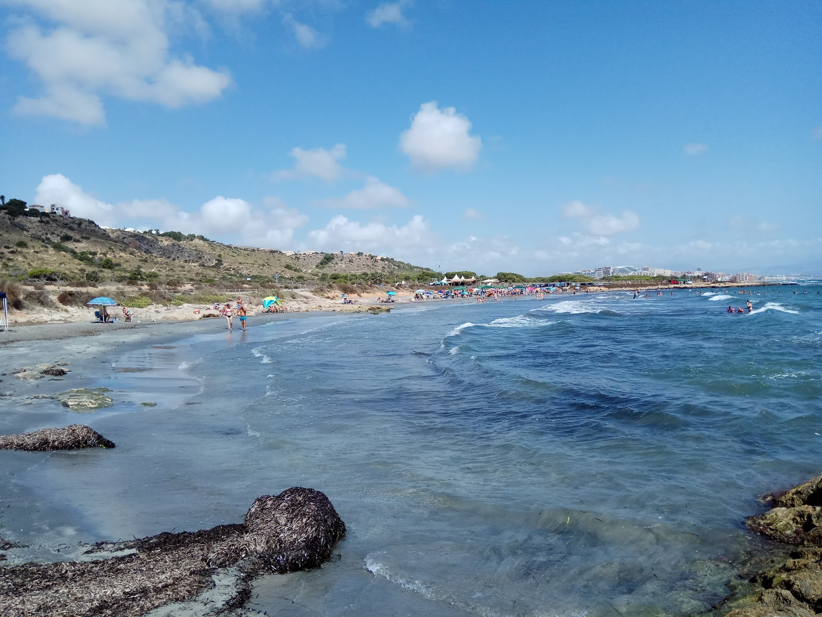 Photo de Playa de Carabassi 2 avec l'eau bleu de surface
