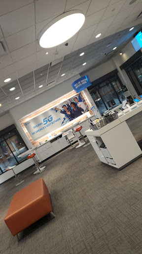 Cell Phone Store «AT&T», reviews and photos, 1966 W Broadway Ave, Forest Lake, MN 55025, USA