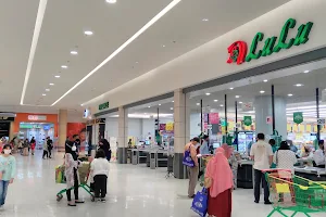 Lulu Hypermarket, The Park Sawangan image