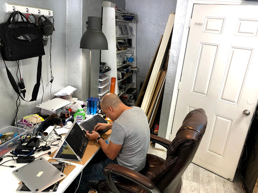 Computer Store «SMARTFIXTRONICS, Computer Phone Repair & SIM card Services.», reviews and photos, 7135 Collins Ave, Miami Beach, FL 33141, USA