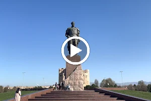 Statue of Amir Temur image