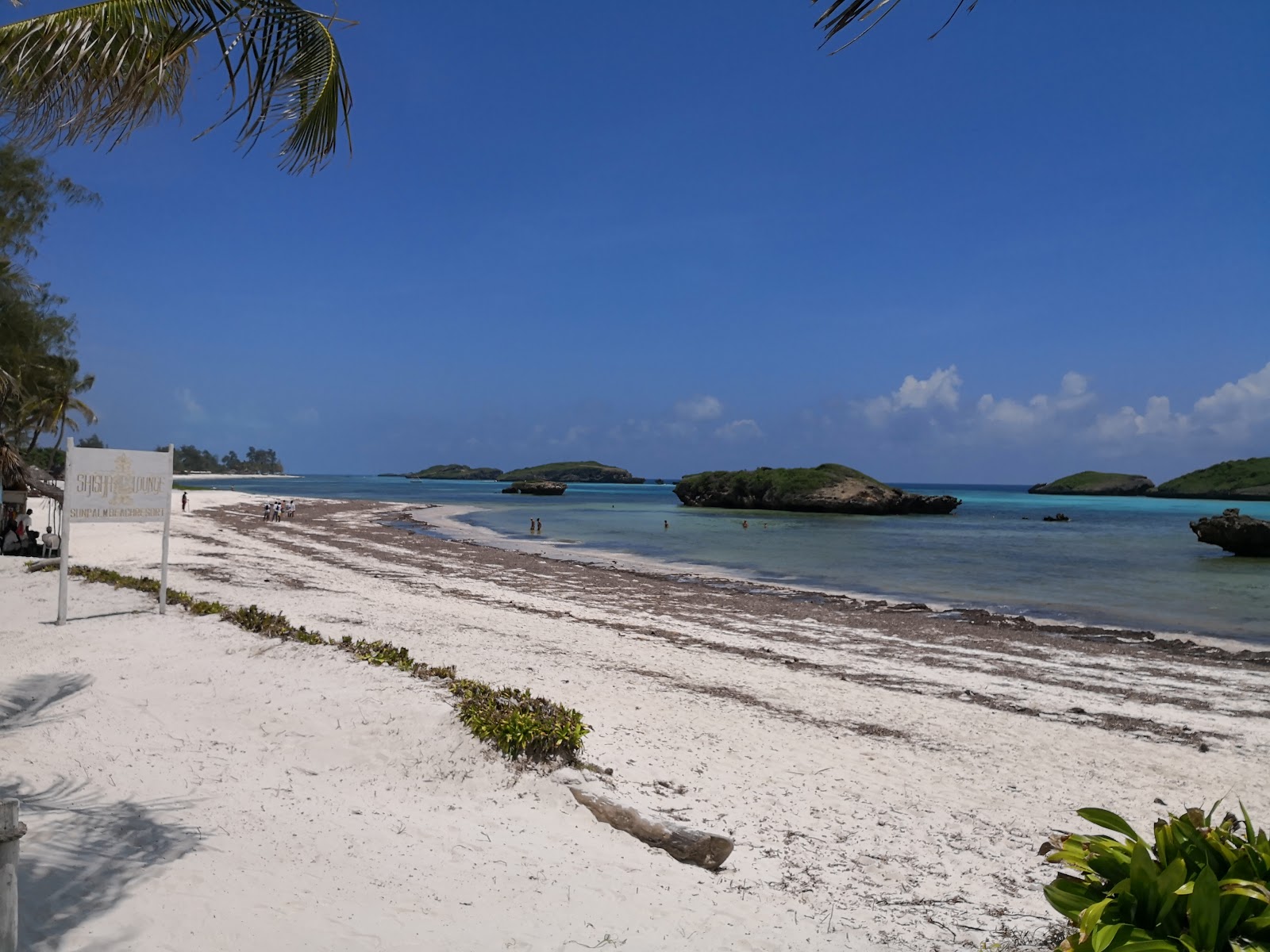 Foto di Watamu Bay con una superficie del sabbia pura bianca