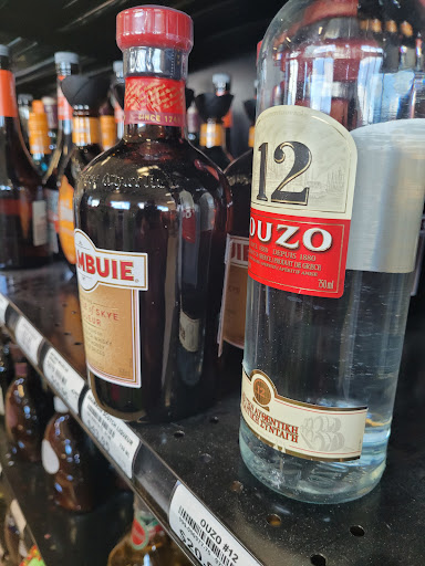 Liquor Store «Santiam Liquor Store», reviews and photos, 2530 Pacific Blvd SE, Albany, OR 97322, USA