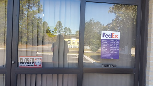 Shipping and Mailing Service «FedEx Ship Center», reviews and photos, 201 Mosley Dr, Lynn Haven, FL 32444, USA