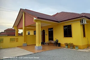 D'Ladda Guest House Kota Bharu image