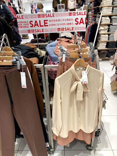 Stores to buy women's clothing Tokyo