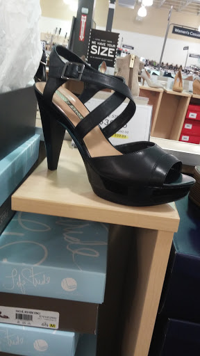 Shoe Store «DSW Designer Shoe Warehouse», reviews and photos, 1160 Broadway, Saugus, MA 01906, USA