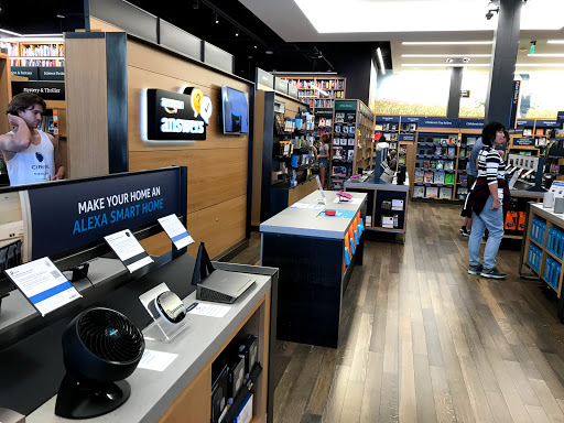 Computer Store «Apple University Village», reviews and photos, 2656 NE University Village St, Seattle, WA 98105, USA