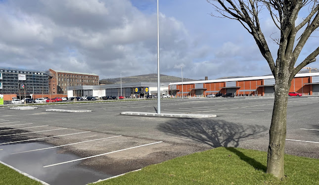 Comments and reviews of Hillview Retail Park