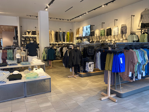 Sportswear Store «lululemon», reviews and photos, 444 Nichols Rd, Kansas City, MO 64112, USA