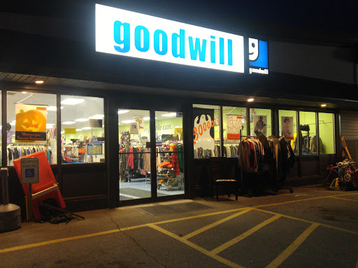Thrift Store «Goodwill NNE Store & Donation Center», reviews and photos, 610 Wilson St, Brewer, ME 04412, USA