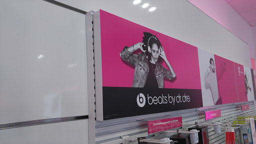 Cell Phone Store «T-Mobile», reviews and photos, 5800 Northgate Dr #45, San Rafael, CA 94903, USA