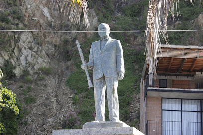 Monumento Salvador Lizárraga - Salvador Lizarraga Monument