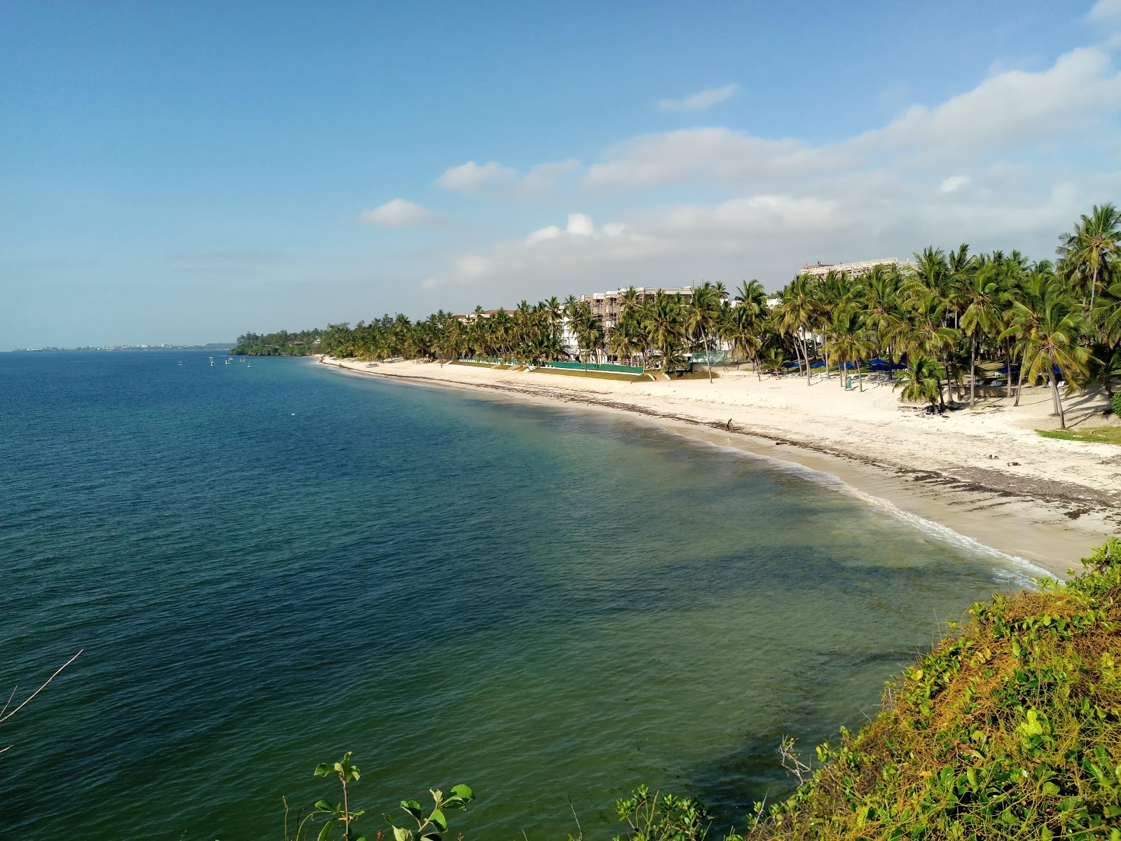 Foto de Shanzu Beach - lugar popular entre os apreciadores de relaxamento