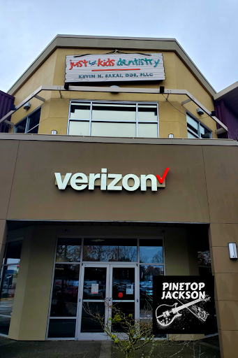 Cell Phone Store «Verizon Authorized Retailer - A Wireless», reviews and photos, 311 River Rd #101, Puyallup, WA 98371, USA