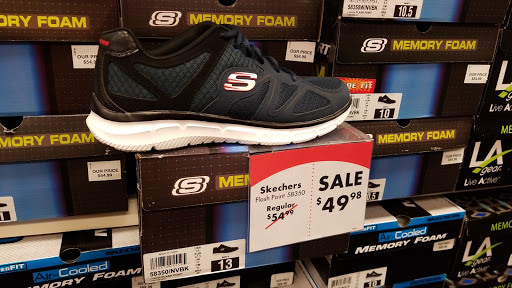 Shoe Store «Shoe Carnival», reviews and photos, 5530 E 82nd St, Castleton, IN 46250, USA