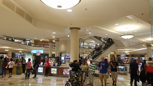 Shopping Mall «Four Seasons Town Centre», reviews and photos, 410 Four Seasons Town Centre, Greensboro, NC 27407, USA