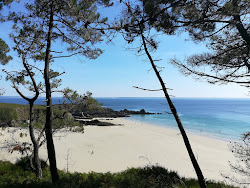 Foto von Trez Bihan Plage umgeben von Bergen