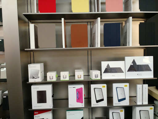 Computer Store «Apple Reston», reviews and photos, 11949 Market St, Reston, VA 20190, USA