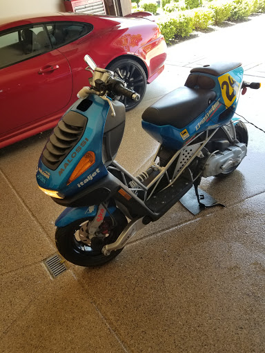 Motor Scooter Dealer «Scooterworks Chicago», reviews and photos, 5410 N Damen Ave, Chicago, IL 60625, USA