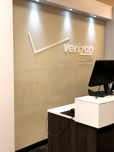 Cell Phone Store «Verizon Authorized Retailer - A Wireless», reviews and photos, 433 N Beverly Dr, Beverly Hills, CA 90210, USA
