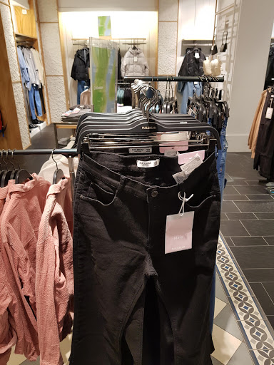 Stores to buy women's jeans Antwerp