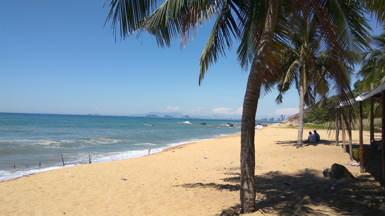 Foto de Rang Son Tra Beach con arena beige superficie