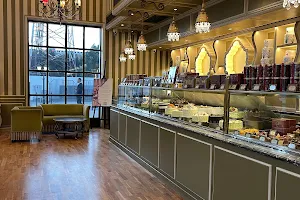 Lilou Artisan Patisserie image