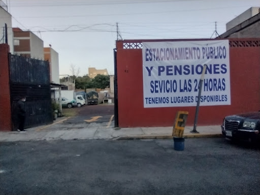 Estacionamiento público y pensión