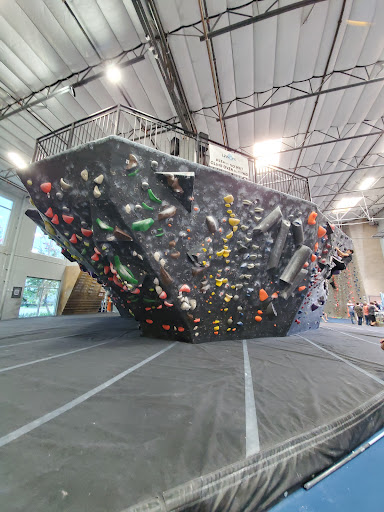 Rock Climbing Gym «Hangar 18 Indoor Climbing Gym - Riverside», reviews and photos, 6935 Arlington Ave, Riverside, CA 92503, USA