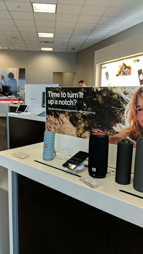 Cell Phone Store «Verizon», reviews and photos, 5350 Harvey St e, Muskegon Heights, MI 49444, USA