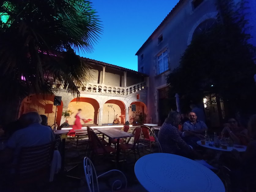 Le Patio de La Roche à La Rochefoucauld-en-Angoumois (Charente 16)