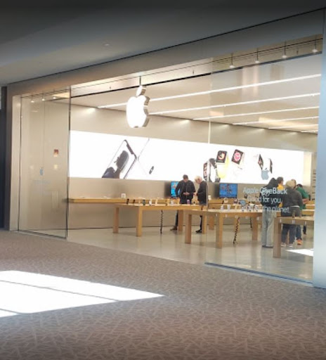 Apple Trumbull, 5065 Main St, Trumbull, CT 06611, USA, 