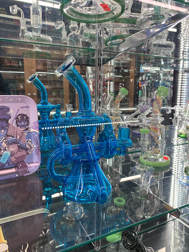 Tobacco Shop «VIP Smoke Shop», reviews and photos, 7131 Sunset Blvd, Los Angeles, CA 90046, USA