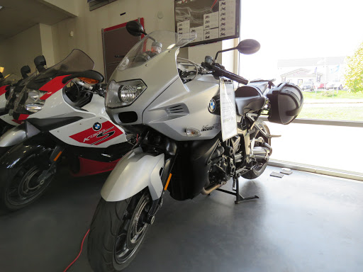 BMW Motorcycle Dealer «BMW Motorcycles of Iowa City», reviews and photos, 3 Escort Ln SW, Iowa City, IA 52240, USA