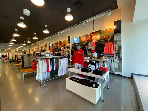 Sporting Goods Store «Champs Sports», reviews and photos, 1248 3rd Street Promenade, Santa Monica, CA 90401, USA