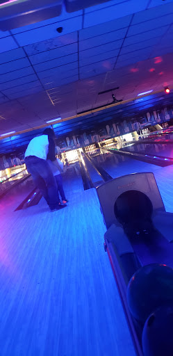 Bowling Alley «Strike & Spare Family Fun Center», reviews and photos, 6220 Shepherdsville Rd, Louisville, KY 40228, USA